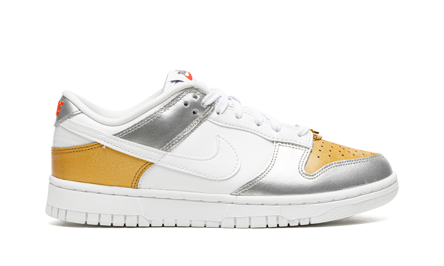 DUNK LOW WMNS Gold White Silver
