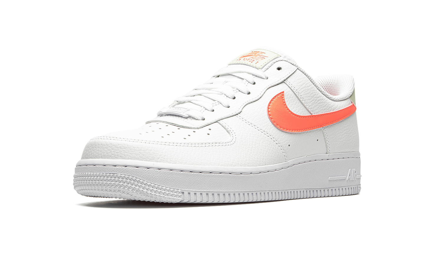 AIR FORCE 1 07 MNS WMNS ATOMIC PINK