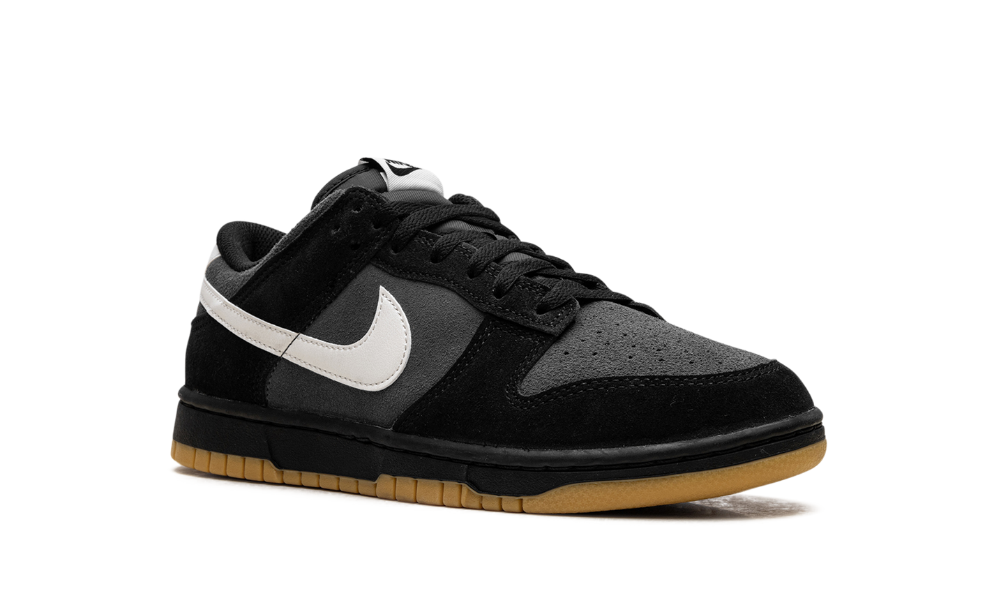 Dunk Low SE Black Grey Gum