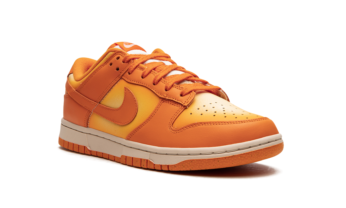 DUNK LO MNS WMNS Magma Orange