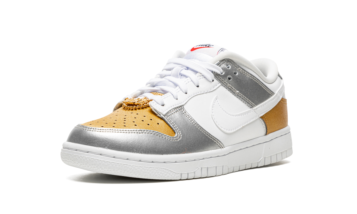 DUNK LOW WMNS Gold White Silver