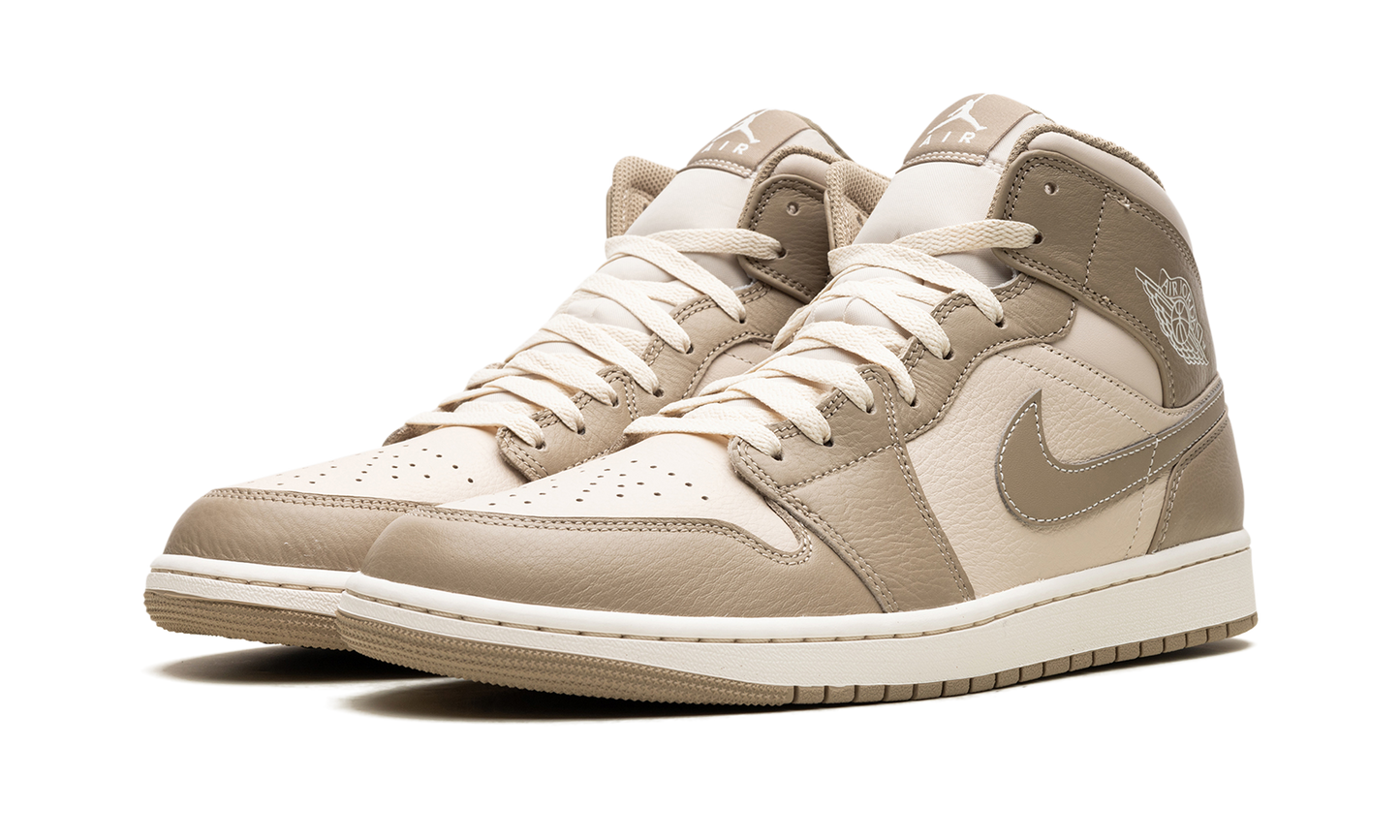 Air Jordan 1 Mid LEGEND LIGHT BROWN