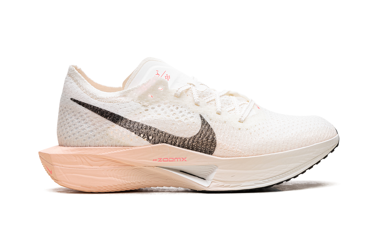 ZoomX Invincible Run 3 WMNS Sail Guava Ice