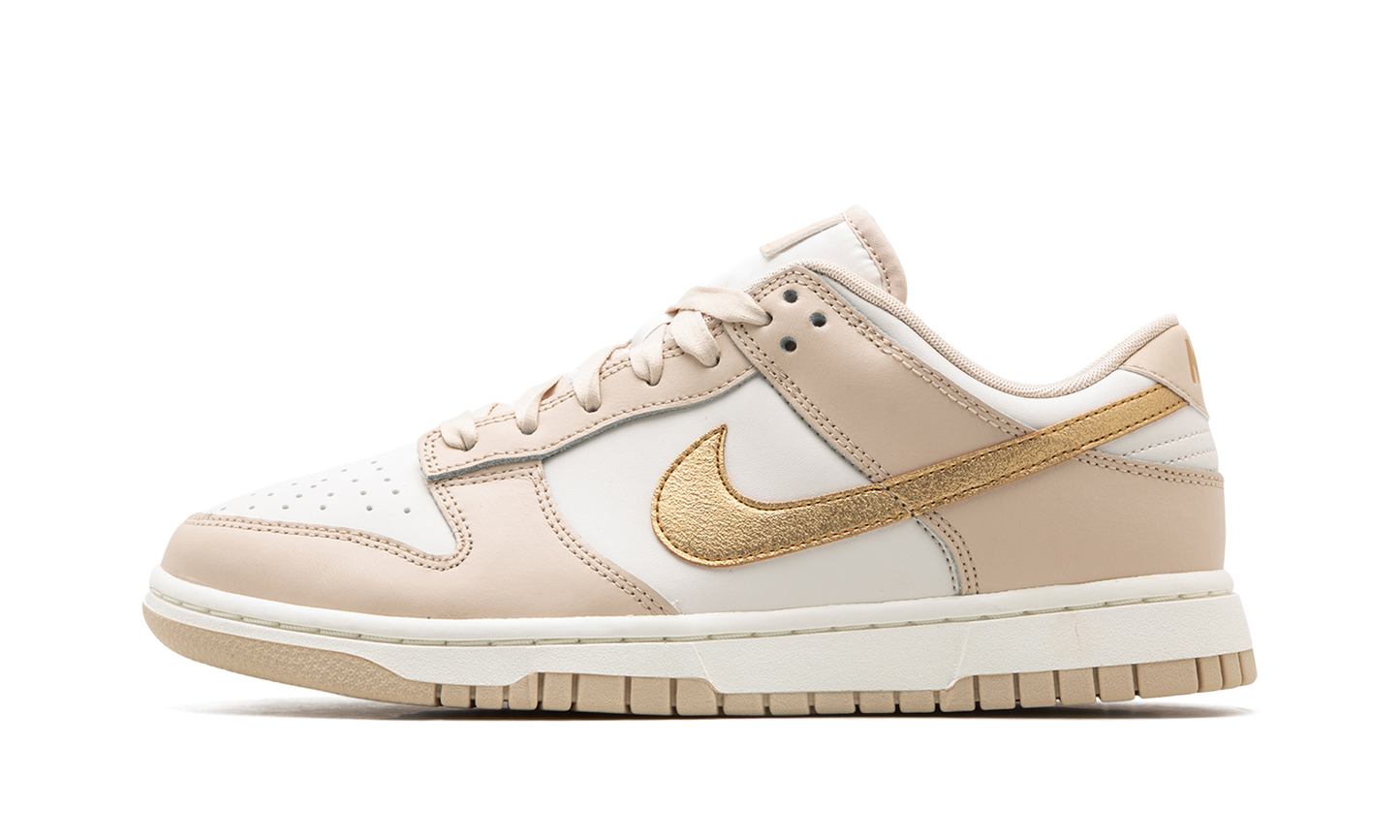 DUNK LO MNS WMNS Phantom Metallic Gold
