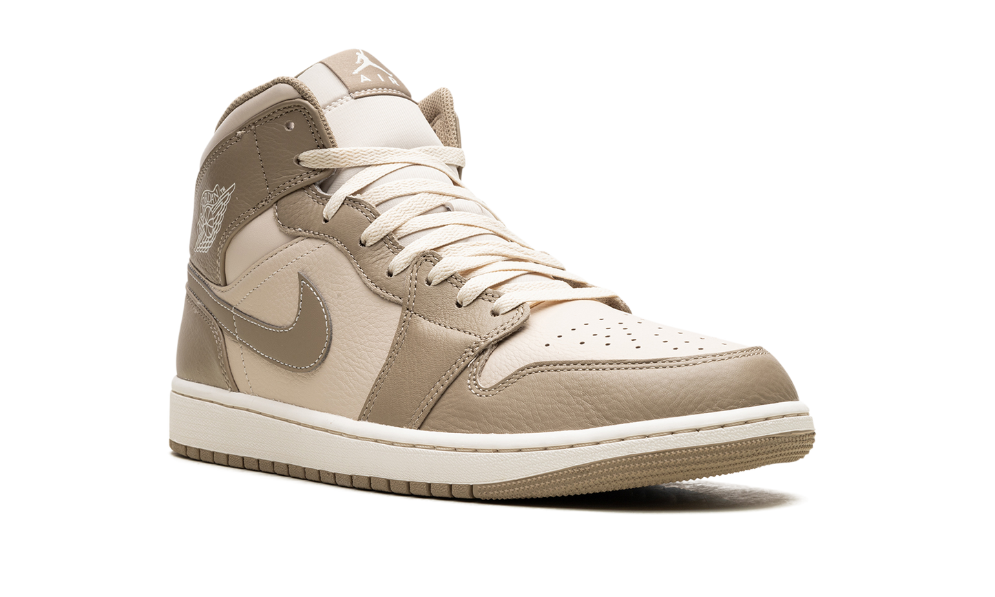 Air Jordan 1 Mid LEGEND LIGHT BROWN