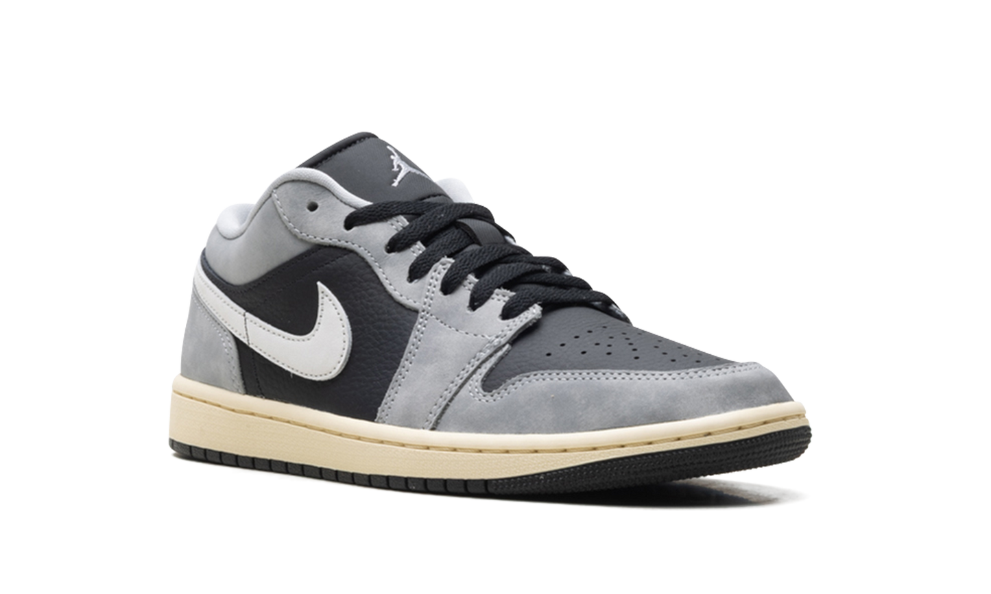 Air Jordan 1 Low SE Light Smoke Grey