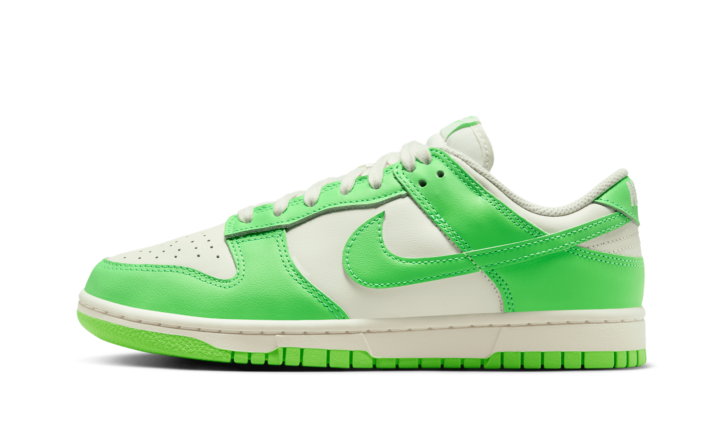 Dunk Low WMNS Green Strike