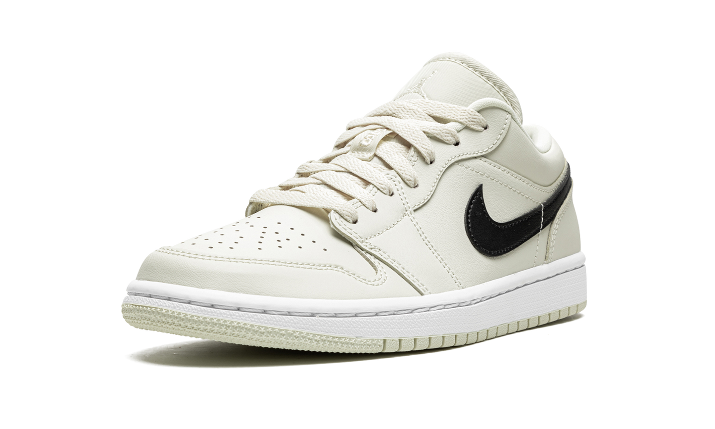AIR JORDAN 1 LO WMNS Coconut Milk