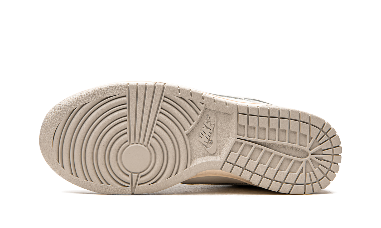 DUNK LO MNS WMNS Light Bone