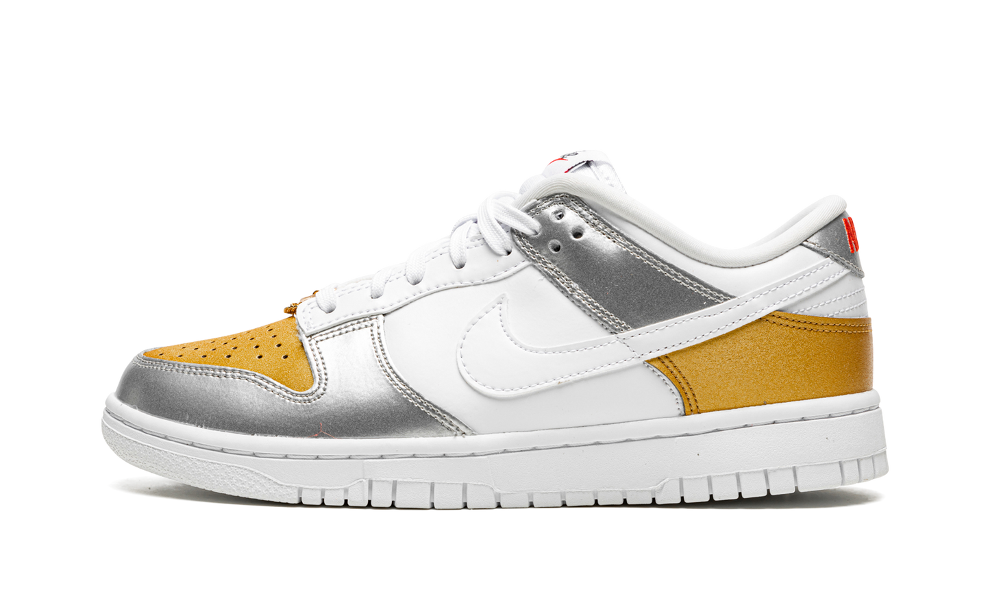 DUNK LOW WMNS Gold White Silver