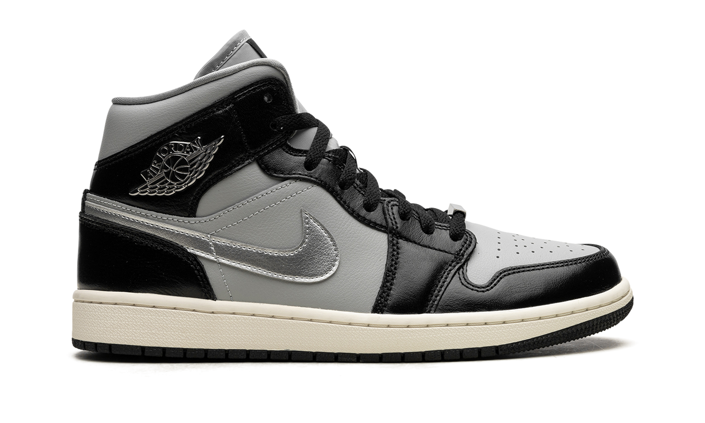 AIR JORDAN 1 MID SE WMNS Black Chrome