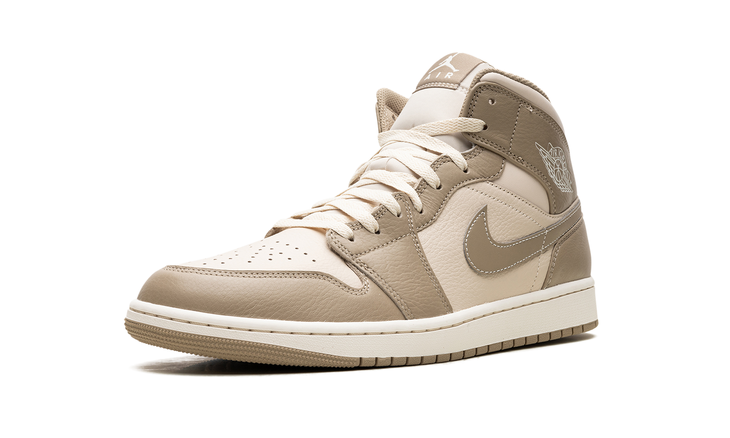 Air Jordan 1 Mid LEGEND LIGHT BROWN