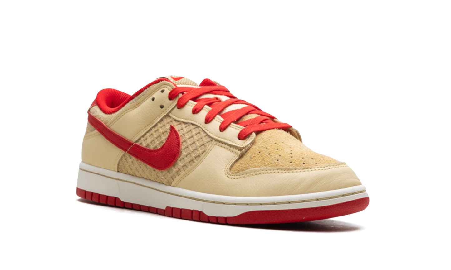 Dunk Low STRAWBERRY WAFFLE