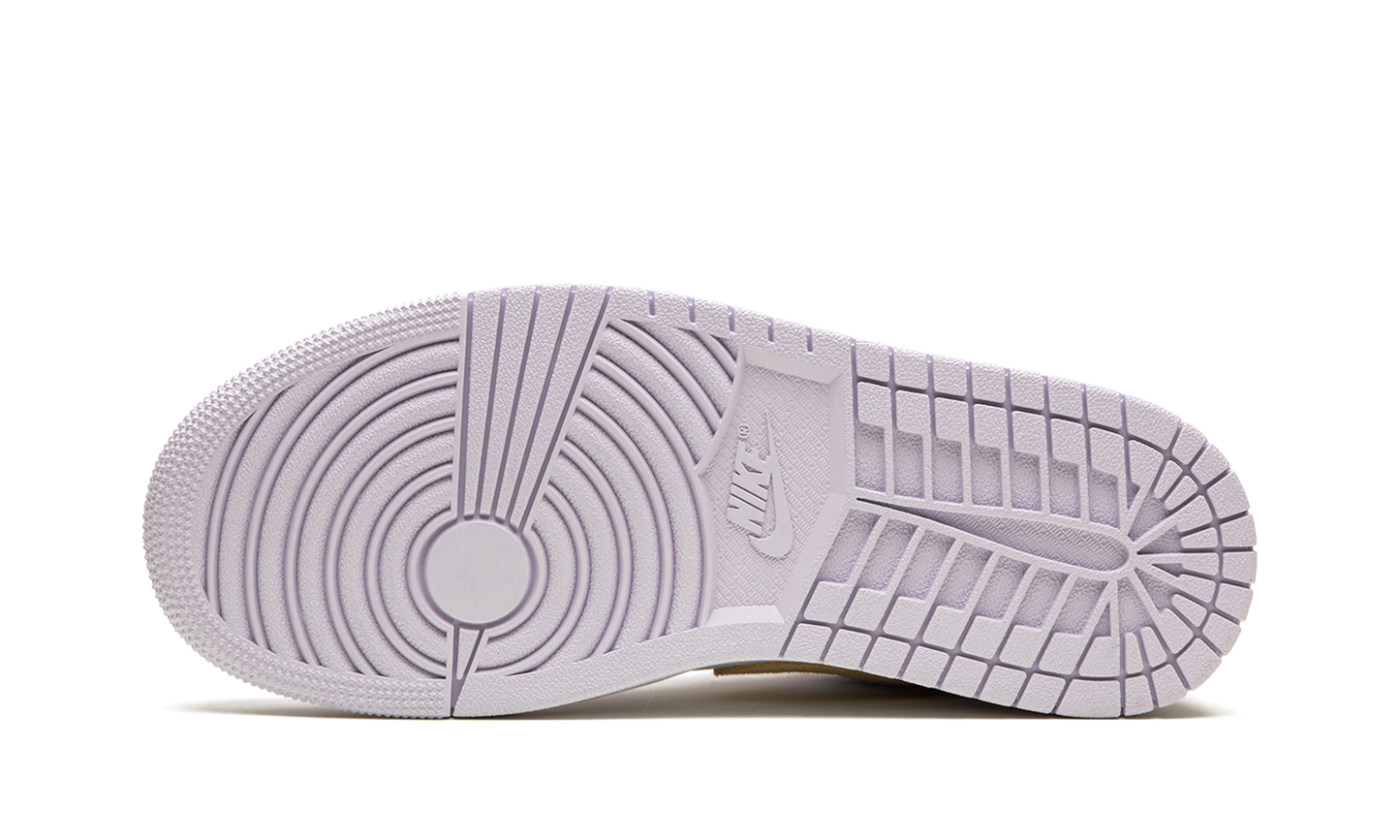 AIR JORDAN 1 LO WMNS Barely Grape