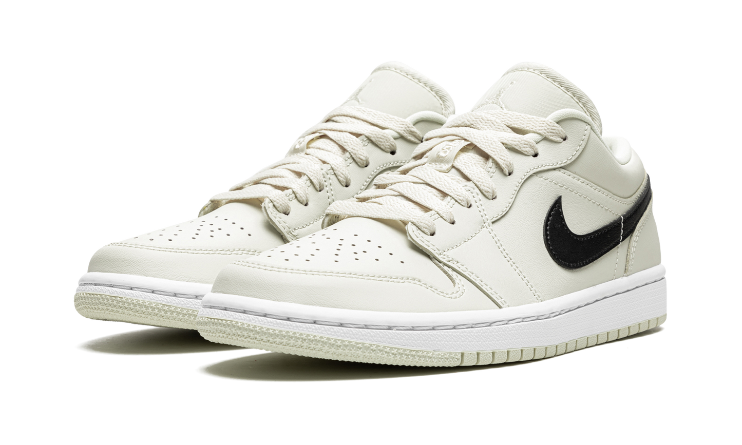 AIR JORDAN 1 LO WMNS Coconut Milk