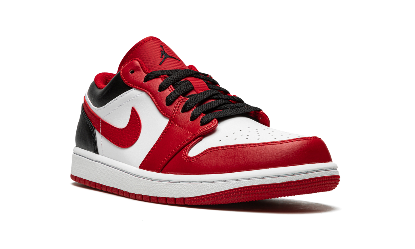 Jordan 1 low Bulls