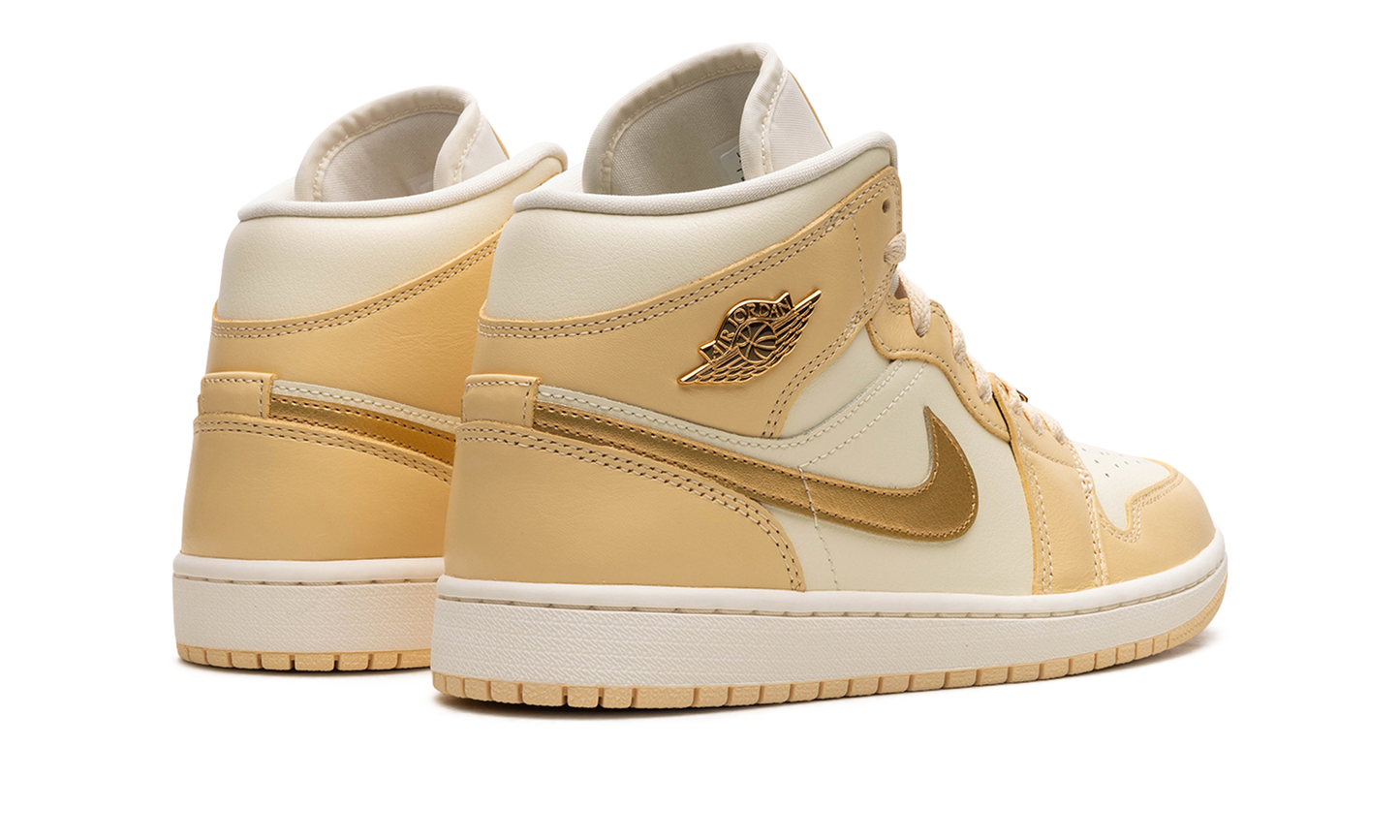 AIR JORDAN 1 MID WMNS Pale Vanilla