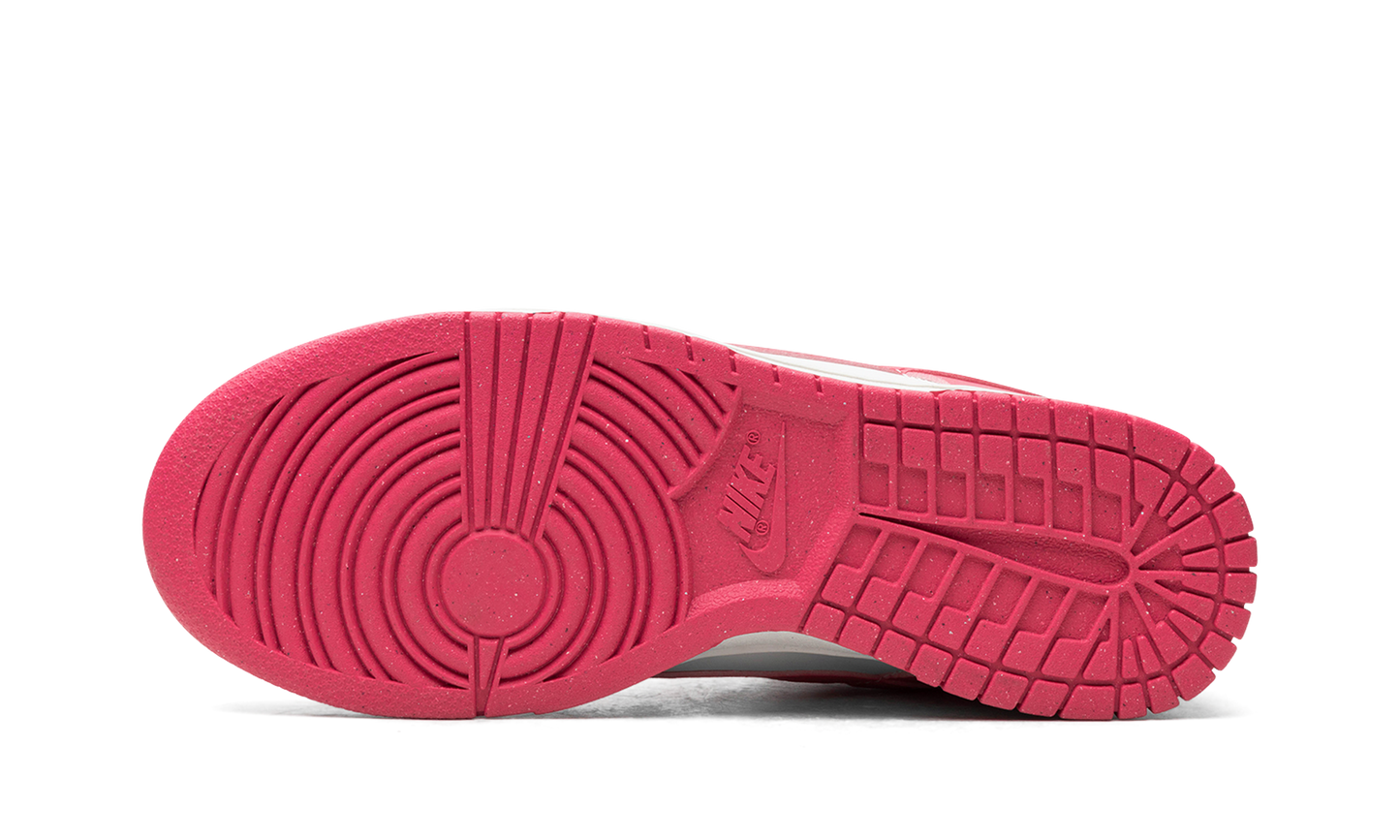 Nike Dunk Low. WMNS Pink