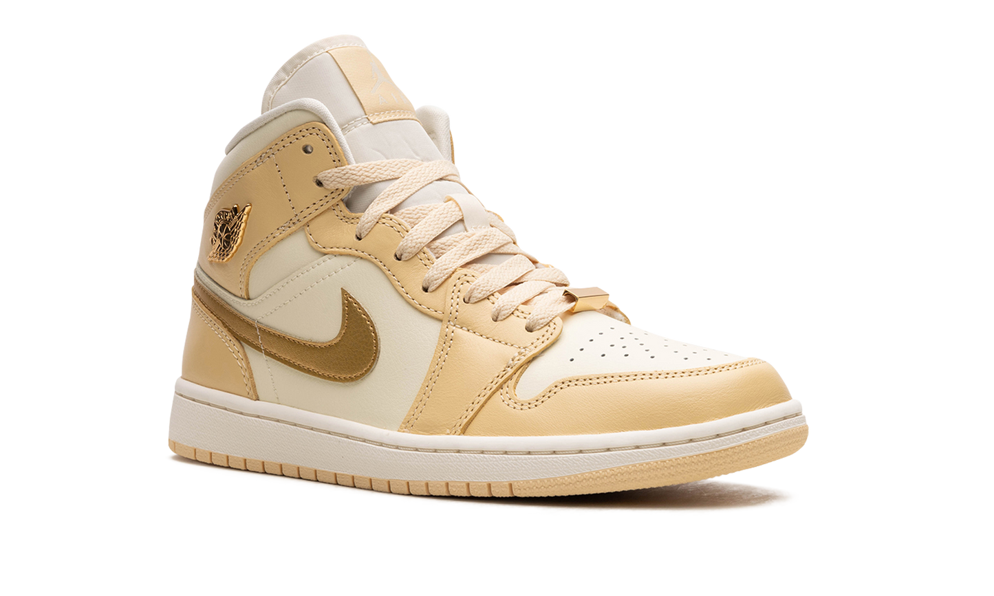 AIR JORDAN 1 MID WMNS  Pale Vanilla
