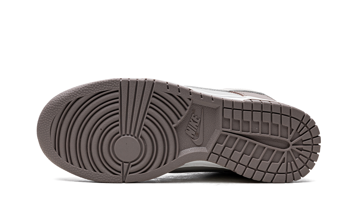 DUNK LOW WMNS  Moon Fossil