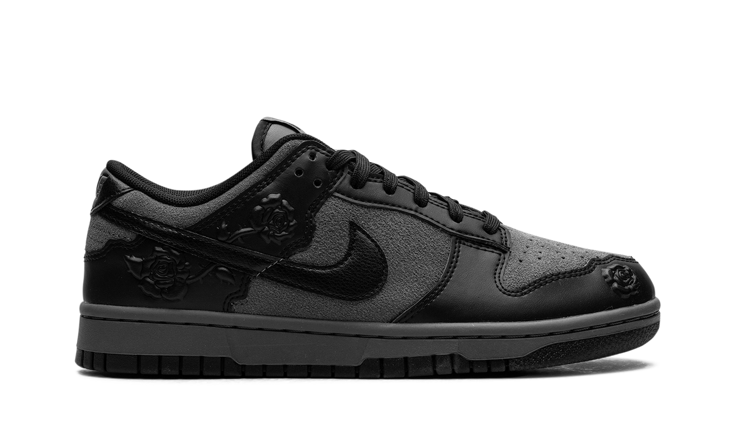 Dunk Low WMNS  Black Roses
