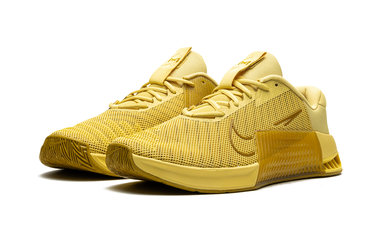 Metcon 9  Saturn Gold