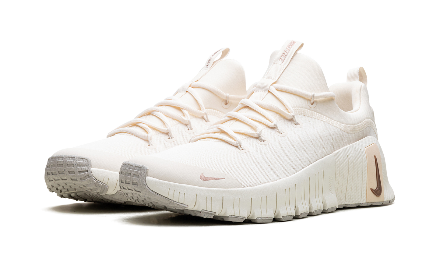 Free Metcon 6 WMNS  Pale Ivory / Guava Ice / Sail / Metallic Red Bronze