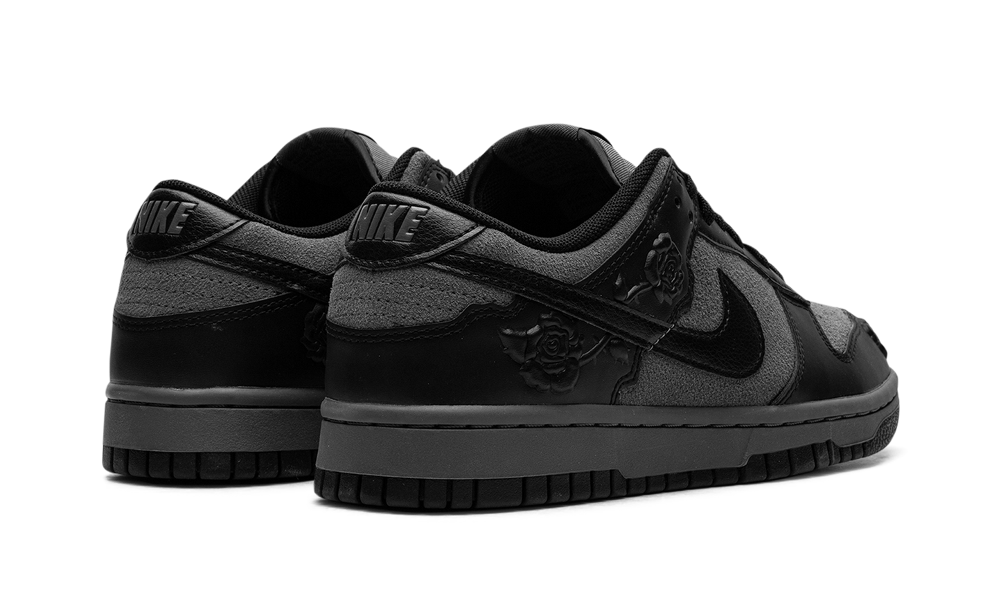 Dunk Low WMNS  Black Roses