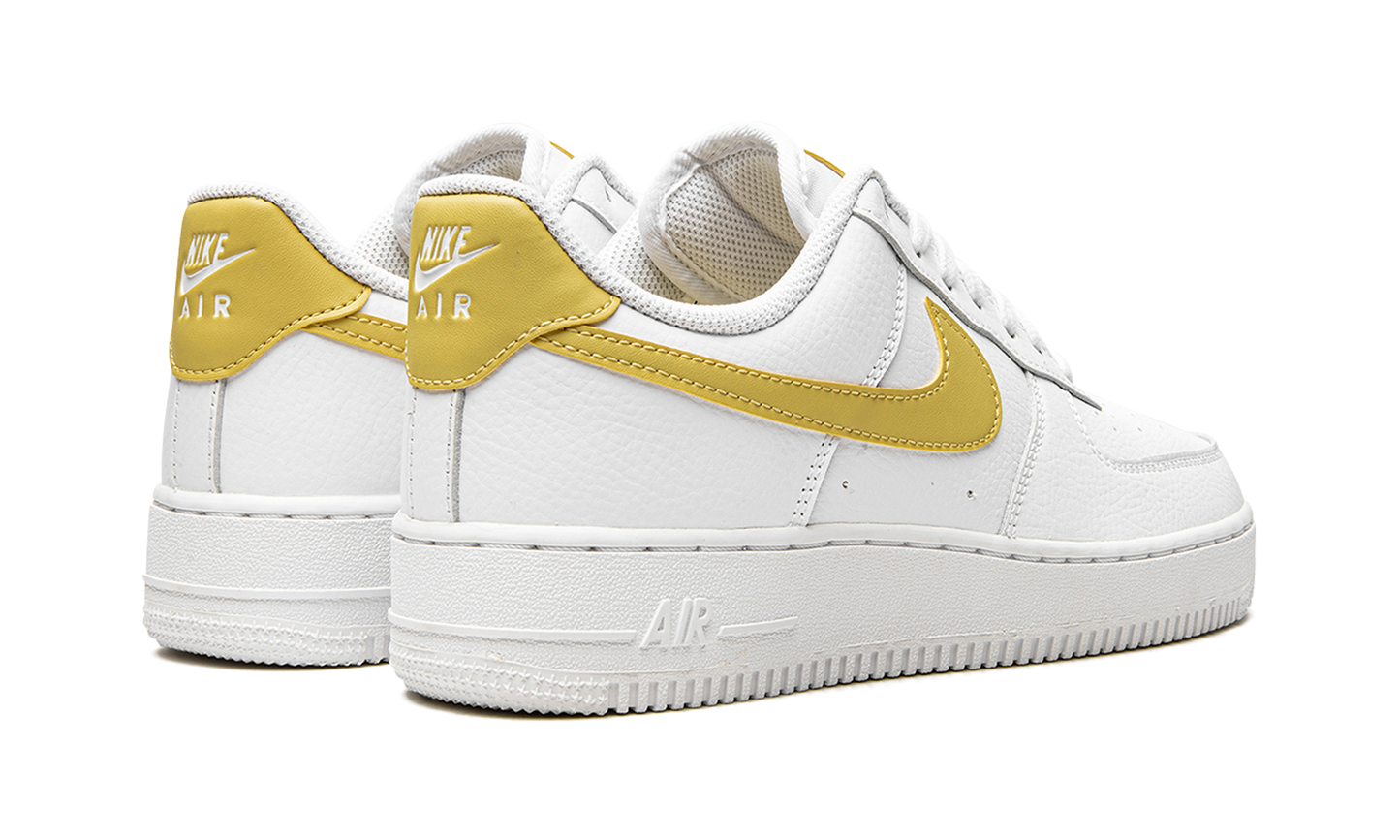 AIR FORCE 1 LO MNS WMNS  White / Saturn Gold