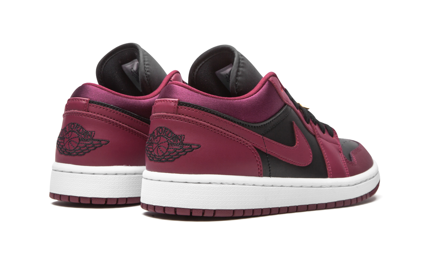 AIR JORDAN 1 LO SE WMNS  Beetroot