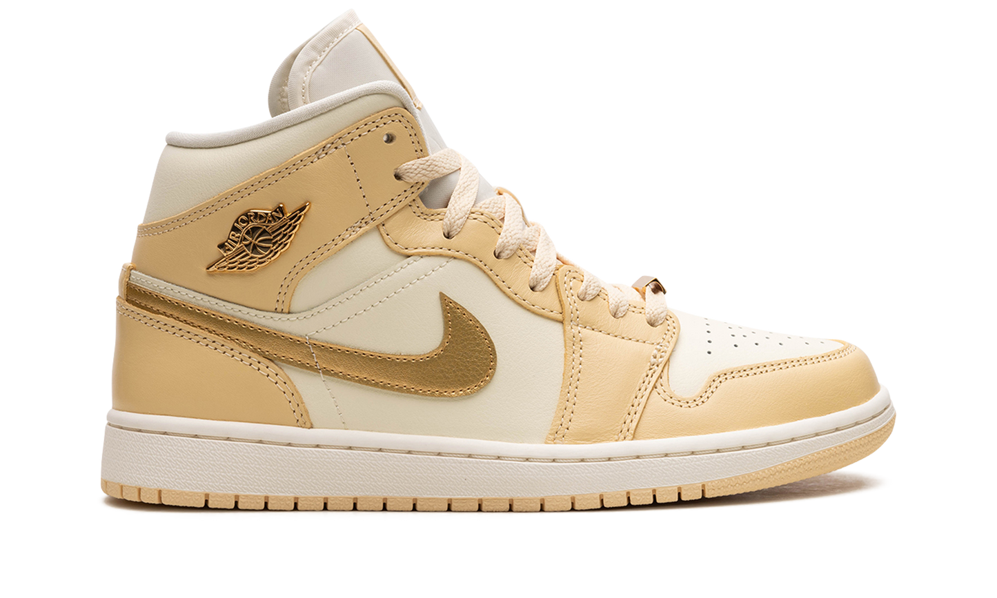 AIR JORDAN 1 MID WMNS  Pale Vanilla