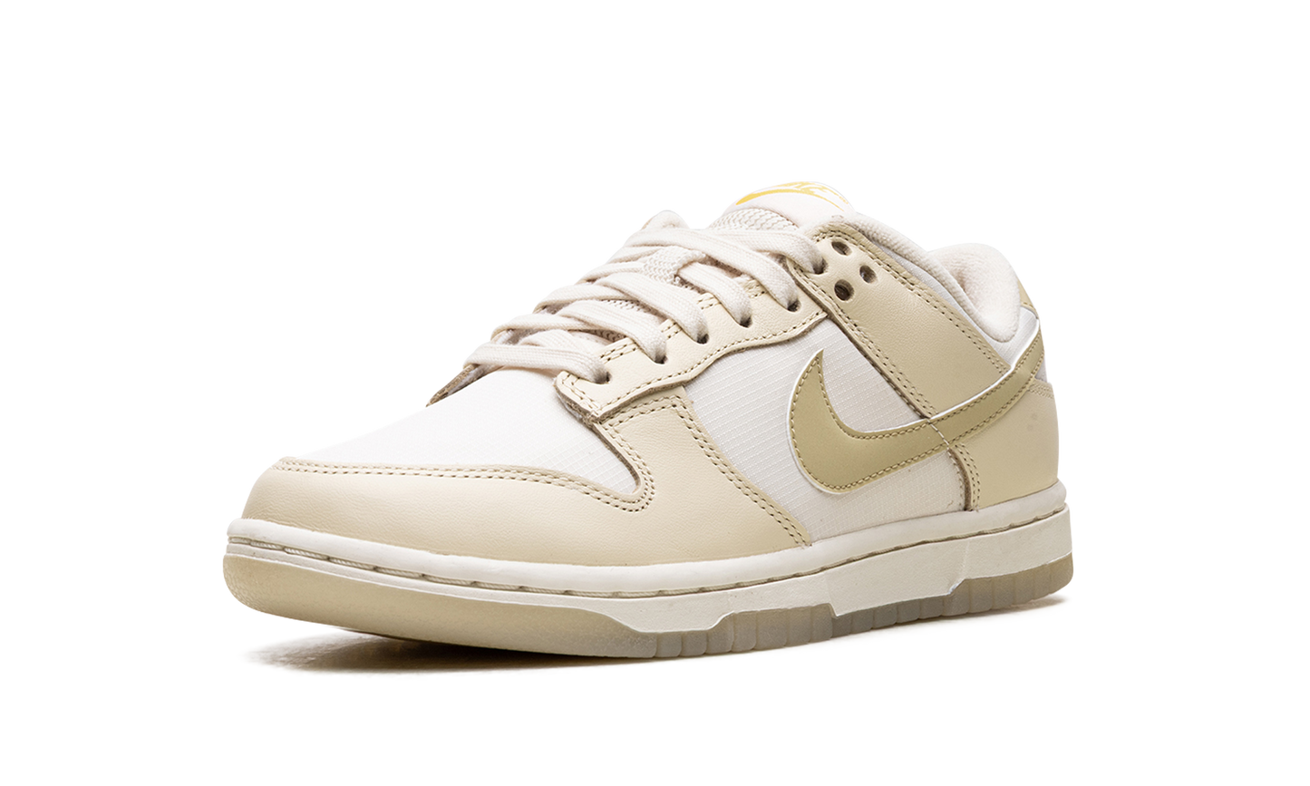 Dunk Low WMNS  Team Gold