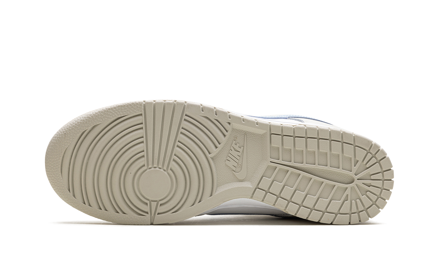 Dunk Low WMNS  Light Bone Armory Blue