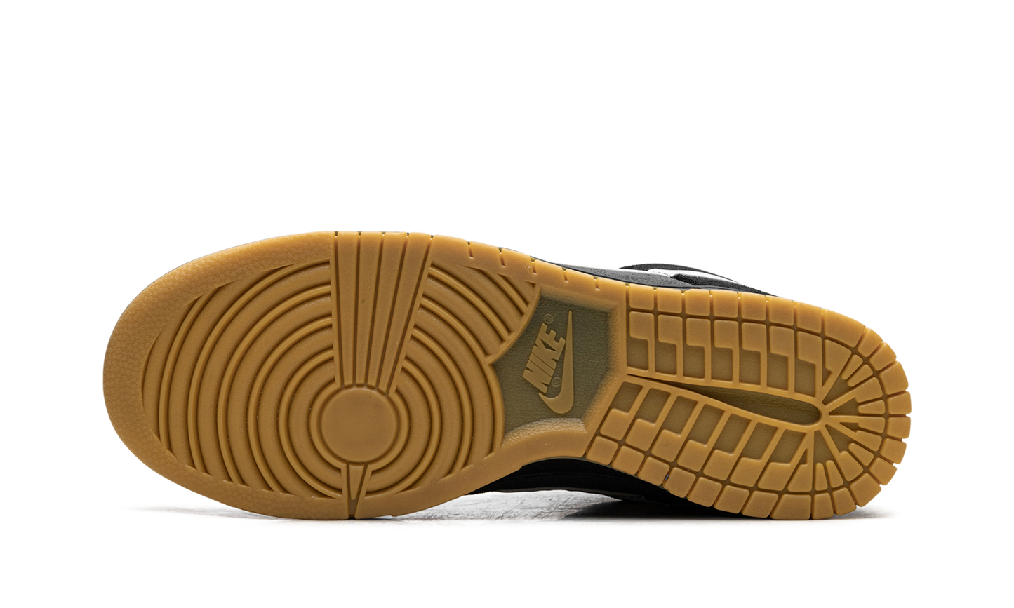 Dunk Low SE  Black Grey Gum