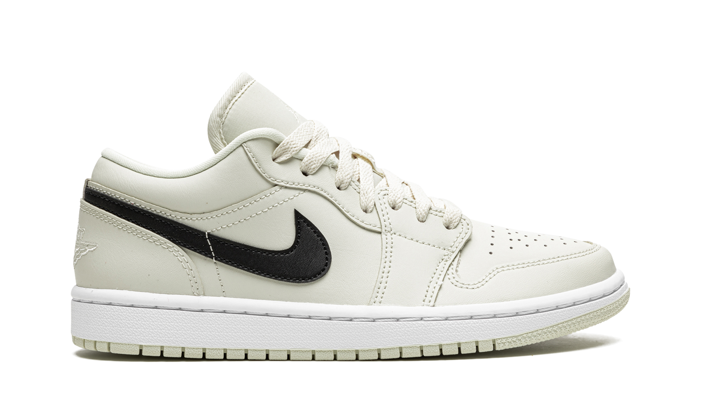 AIR JORDAN 1 LO WMNS  Coconut Milk
