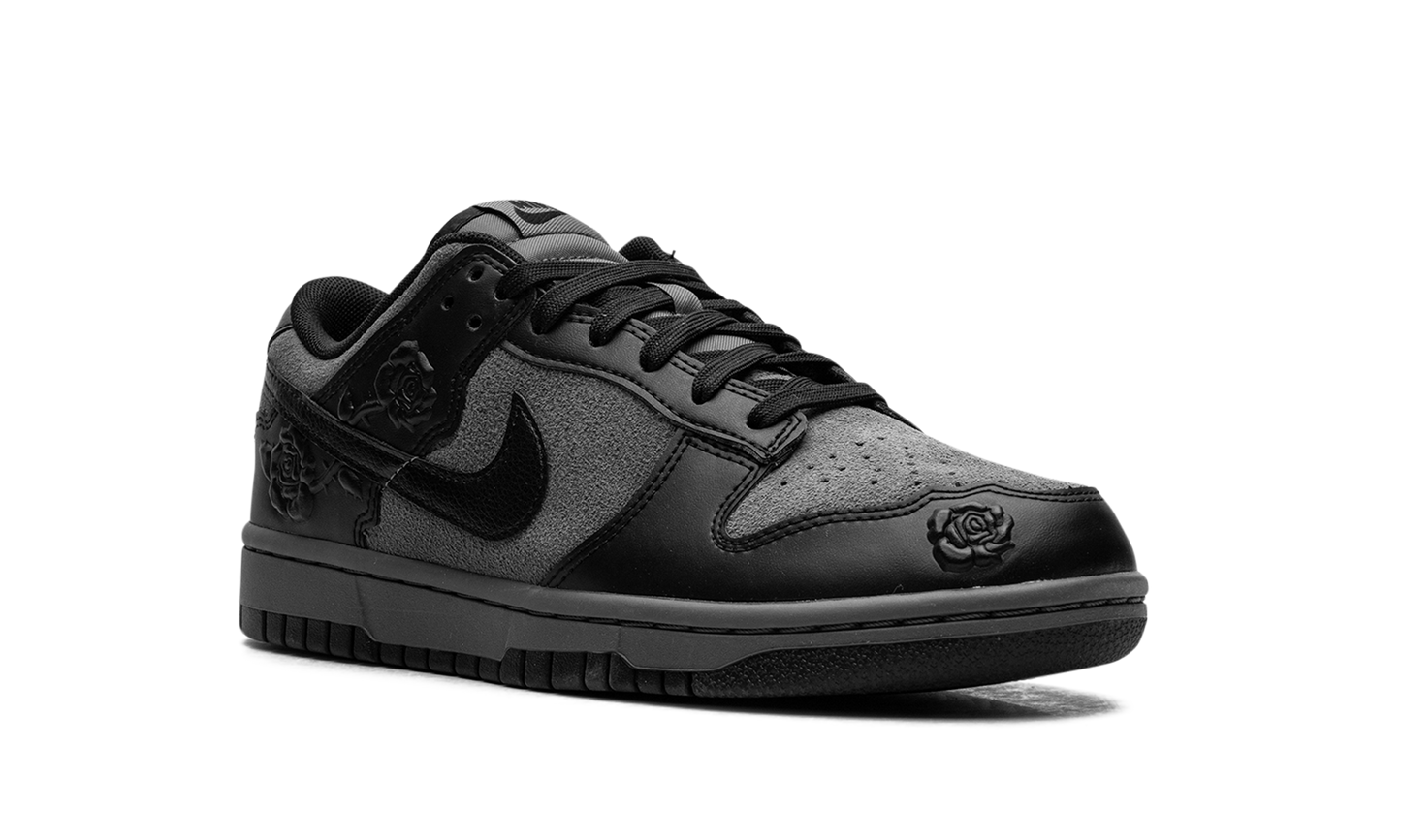 Dunk Low WMNS  Black Roses