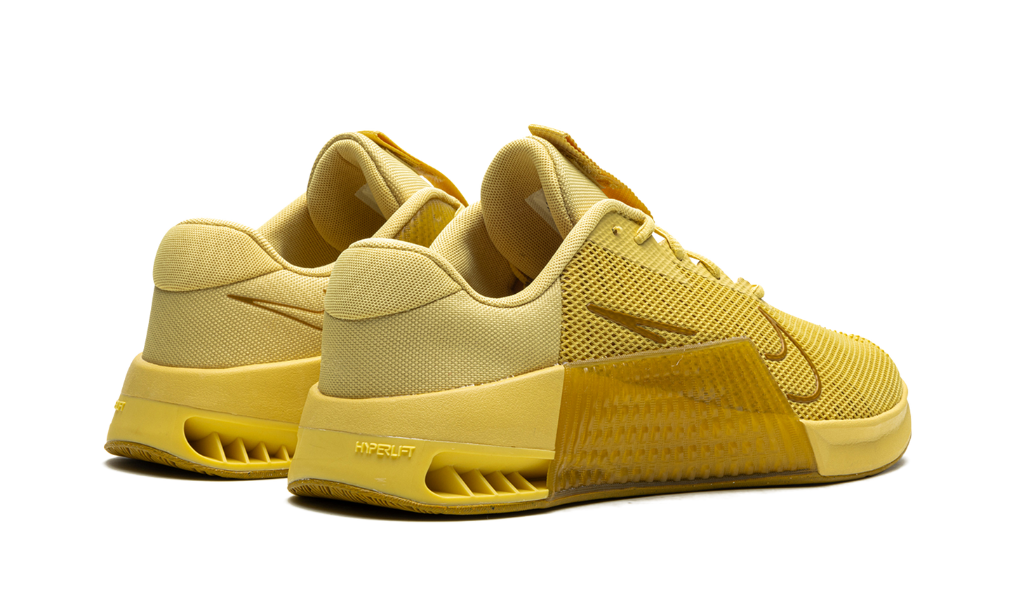 Metcon 9  Saturn Gold