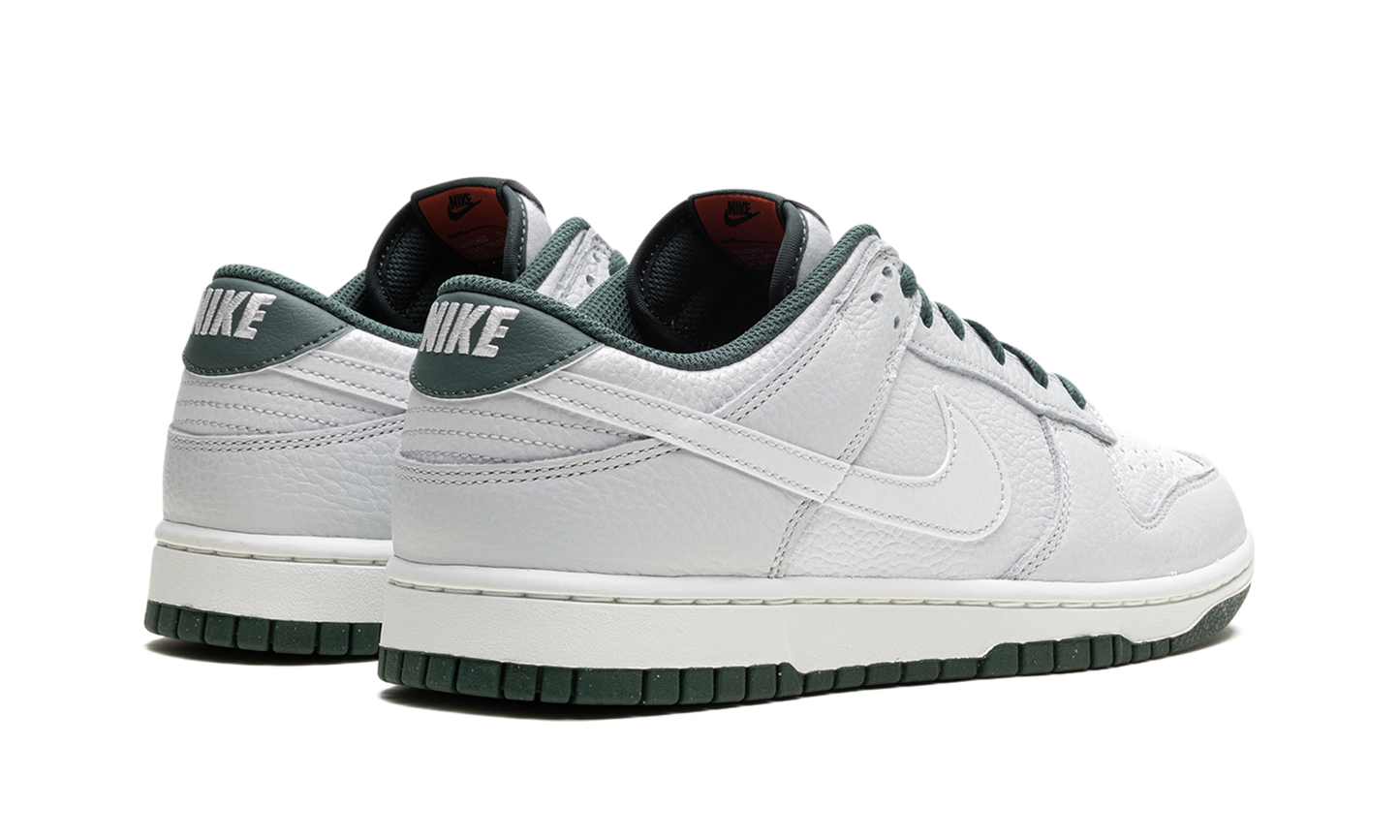 NIKE DUNK LOW  VINTAGE GREEN