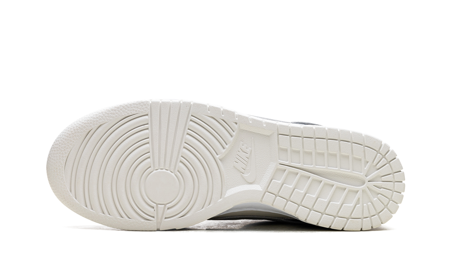 Dunk Low WMNS  Armoury Navy