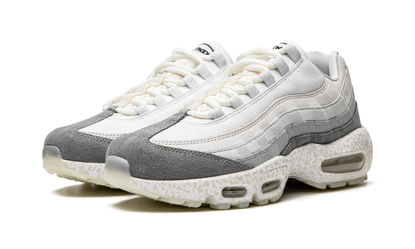 Air Max 95 QS  Light Bone-Glow in the Dark