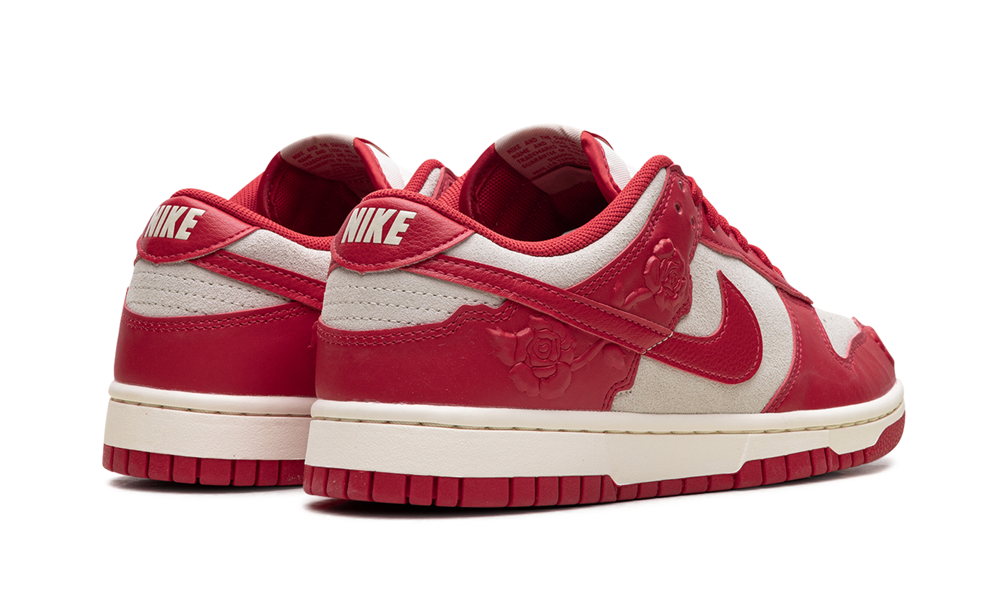 Dunk Low WMNS  Red Roses