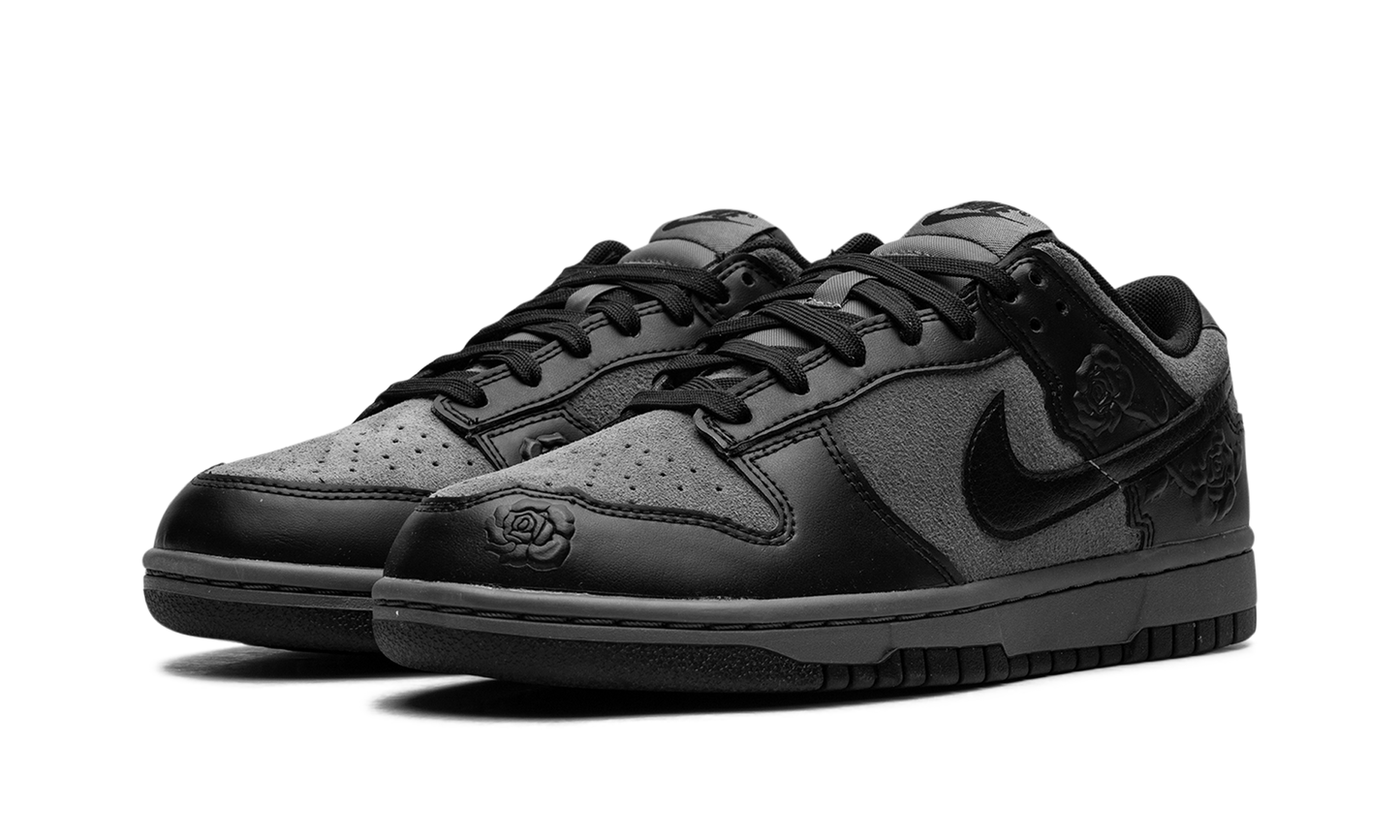 Dunk Low WMNS  Black Roses