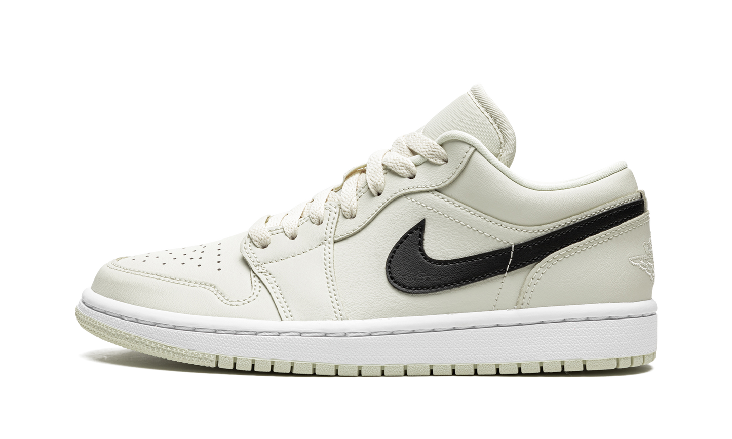 AIR JORDAN 1 LO WMNS  Coconut Milk