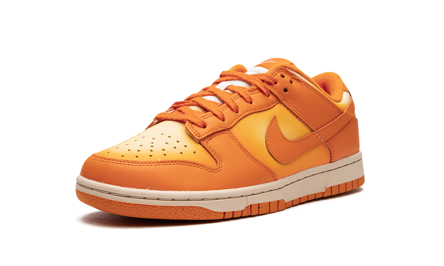 DUNK LO MNS WMNS  Magma Orange