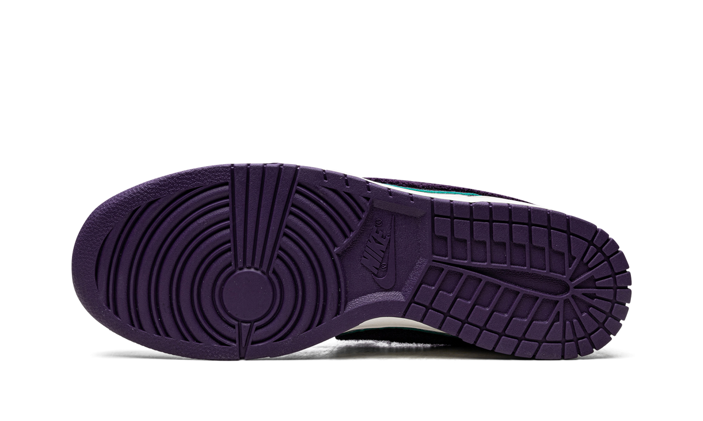 Dunk Low  Chenille Swoosh - Grand Purple
