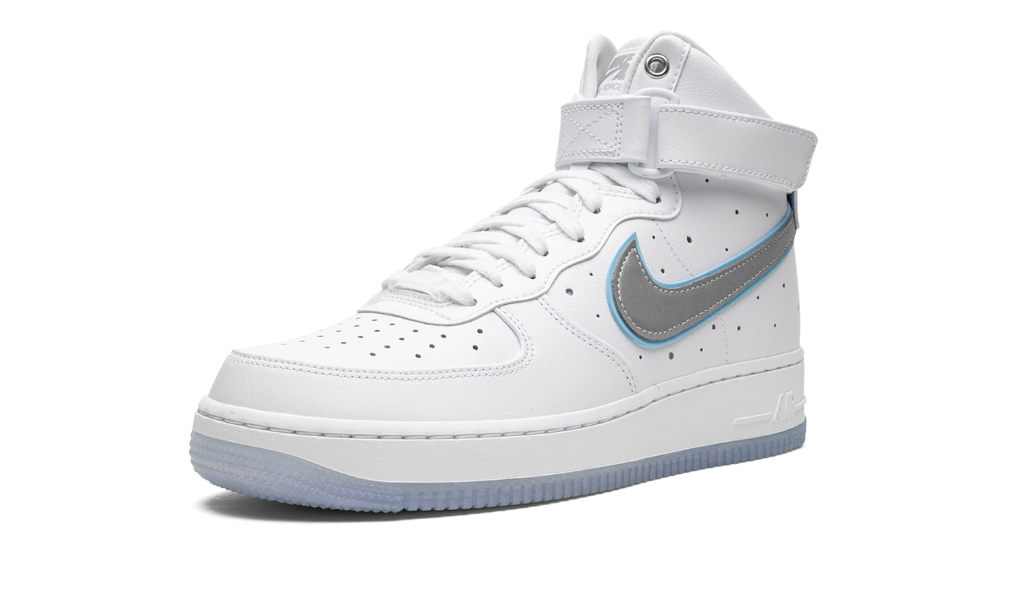 AIR FORCE 1 HIGH MNS WMNS  Dare To Fly