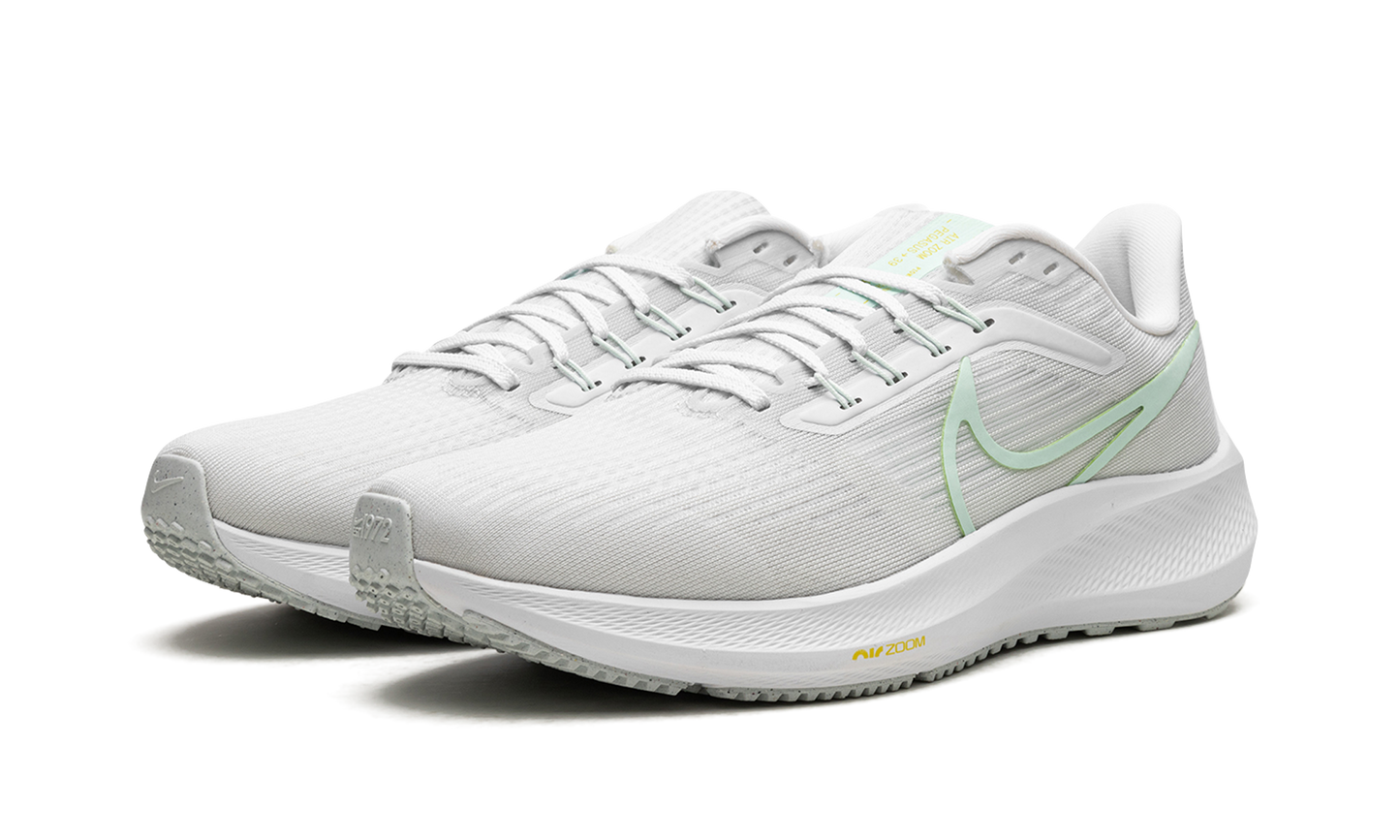 AIR ZOOM PEGASUS 39 MNS WMNS  Barely Green