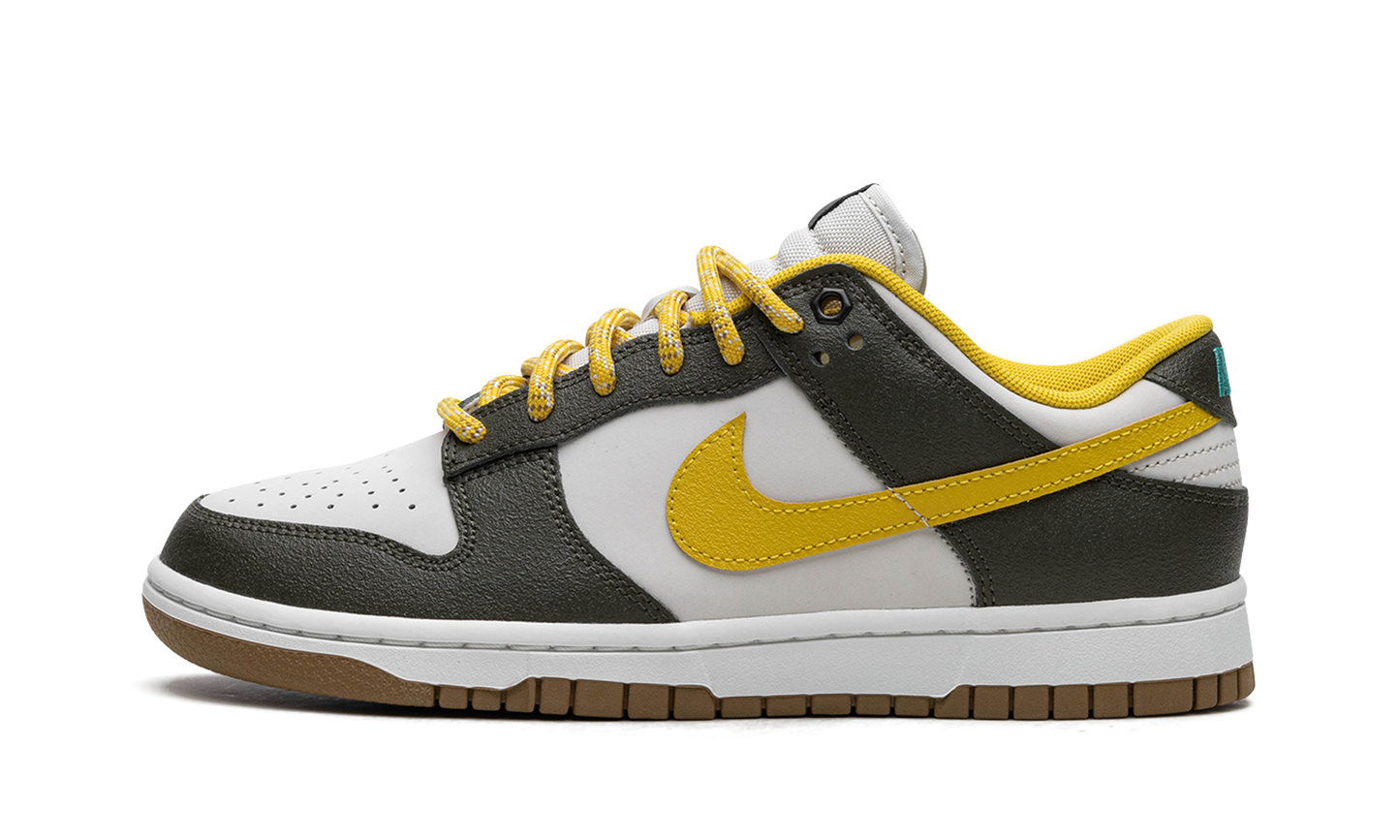 Dunk Low  Cargo Khaki / Vivid Sulfur