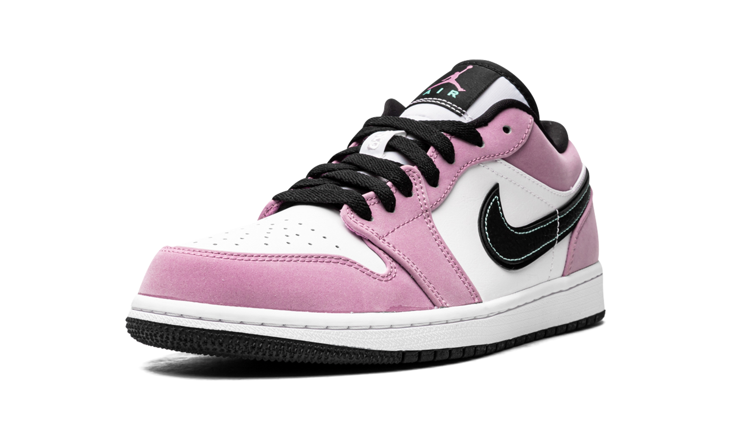 Air Jordan 1 Low SE  Violet Shock