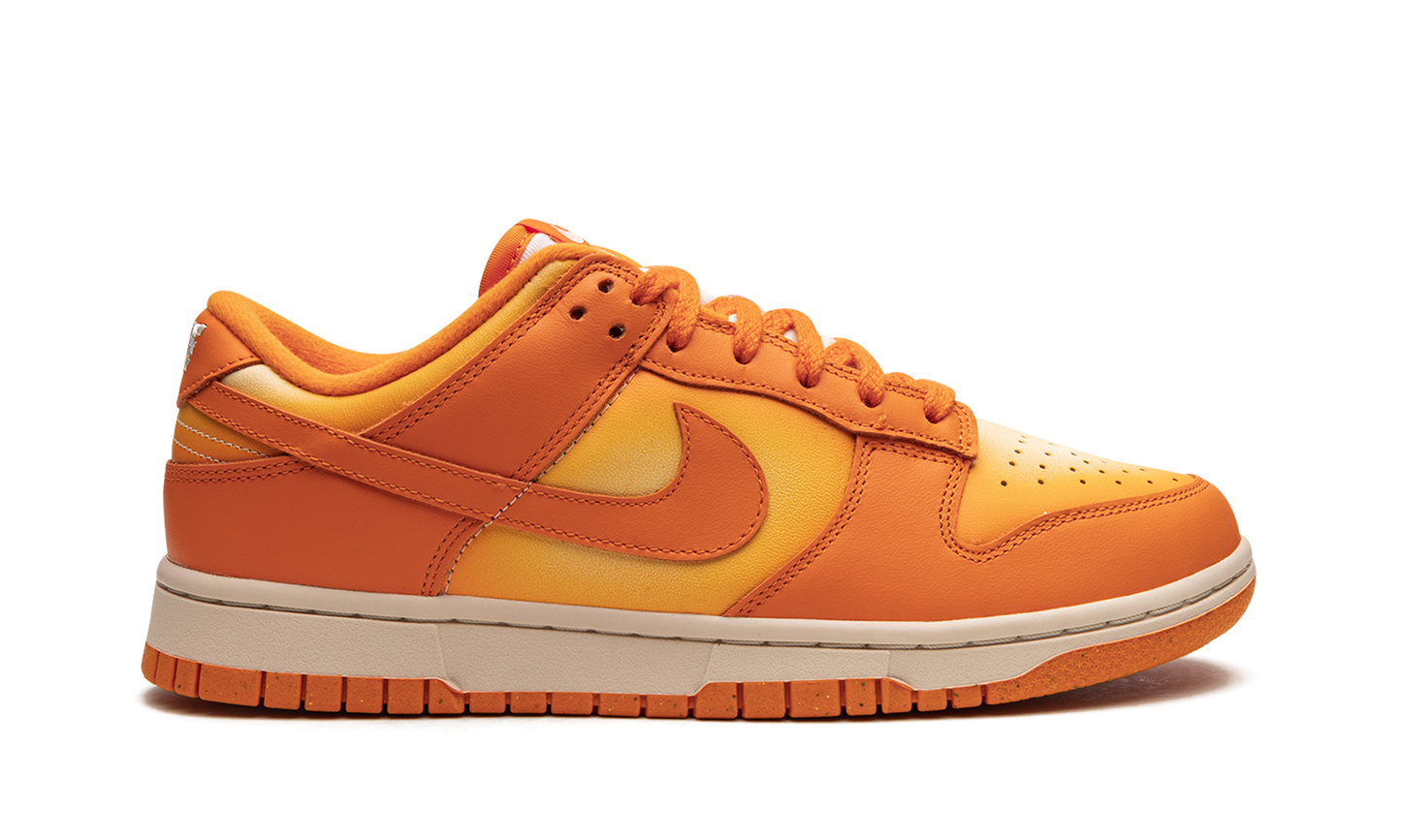 DUNK LO MNS WMNS  Magma Orange